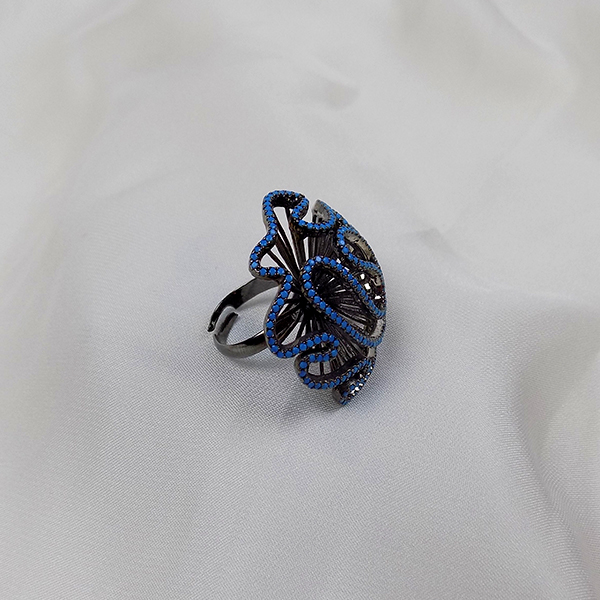 Beauty and style blended in a single little ring dujourstores