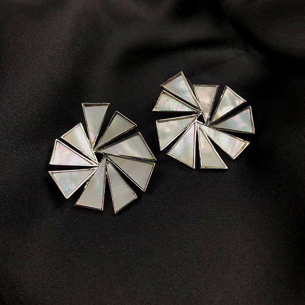 White-glow acrylic stud earrings dujourstores